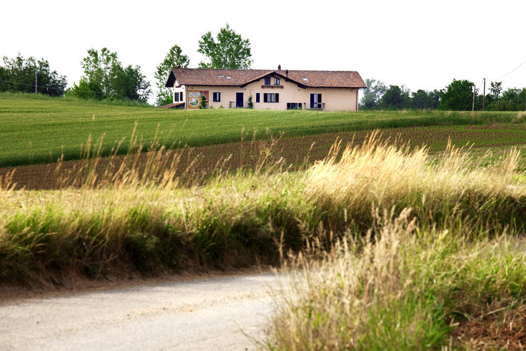 Вилла Cascina Papa Mora Cellarengo Экстерьер фото